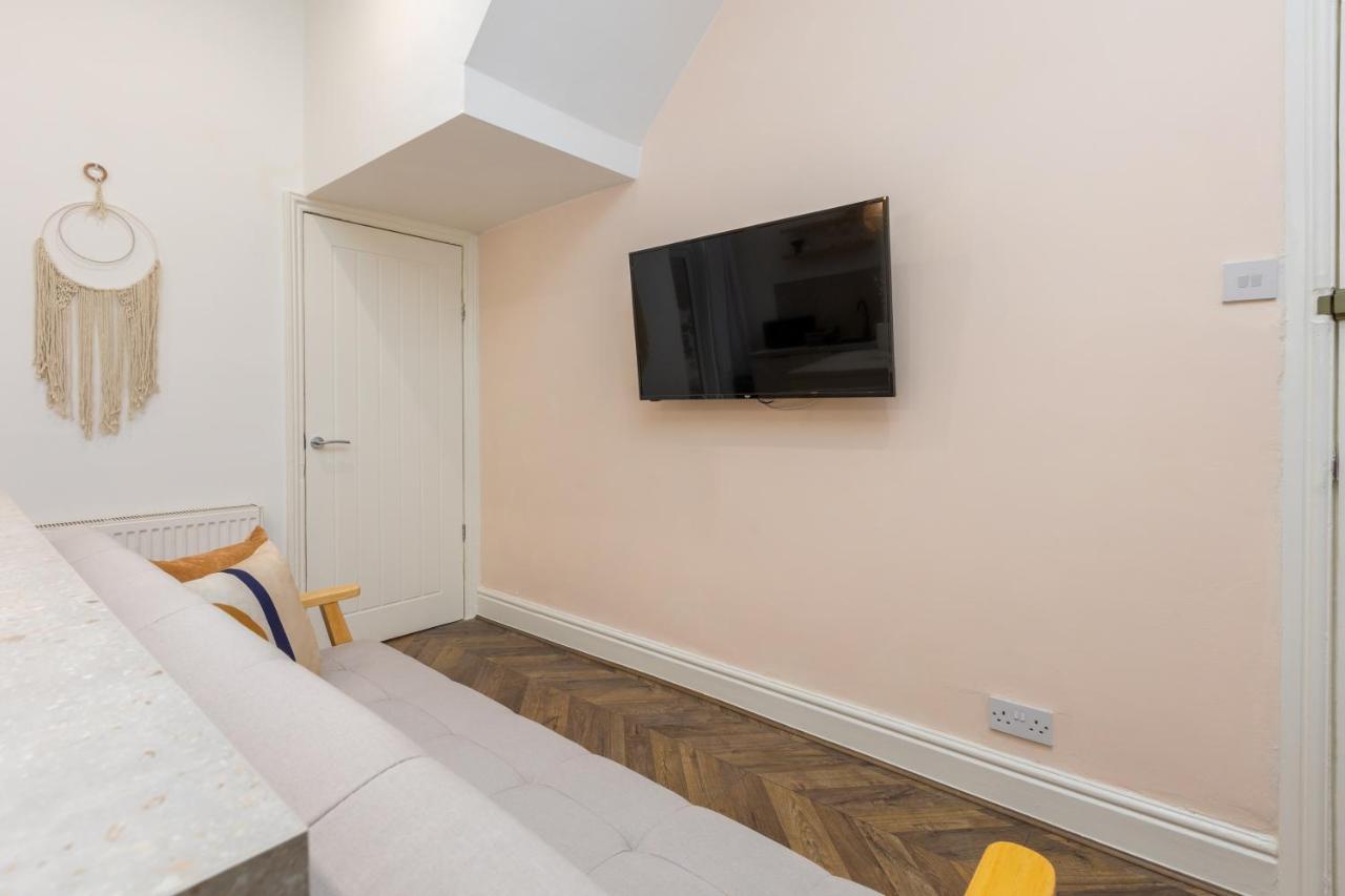 Stoneholme Short - Clare Street