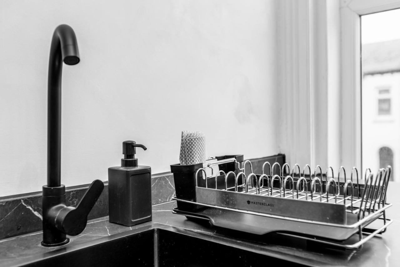Stoneholme Short - Clare Street Apartment *
