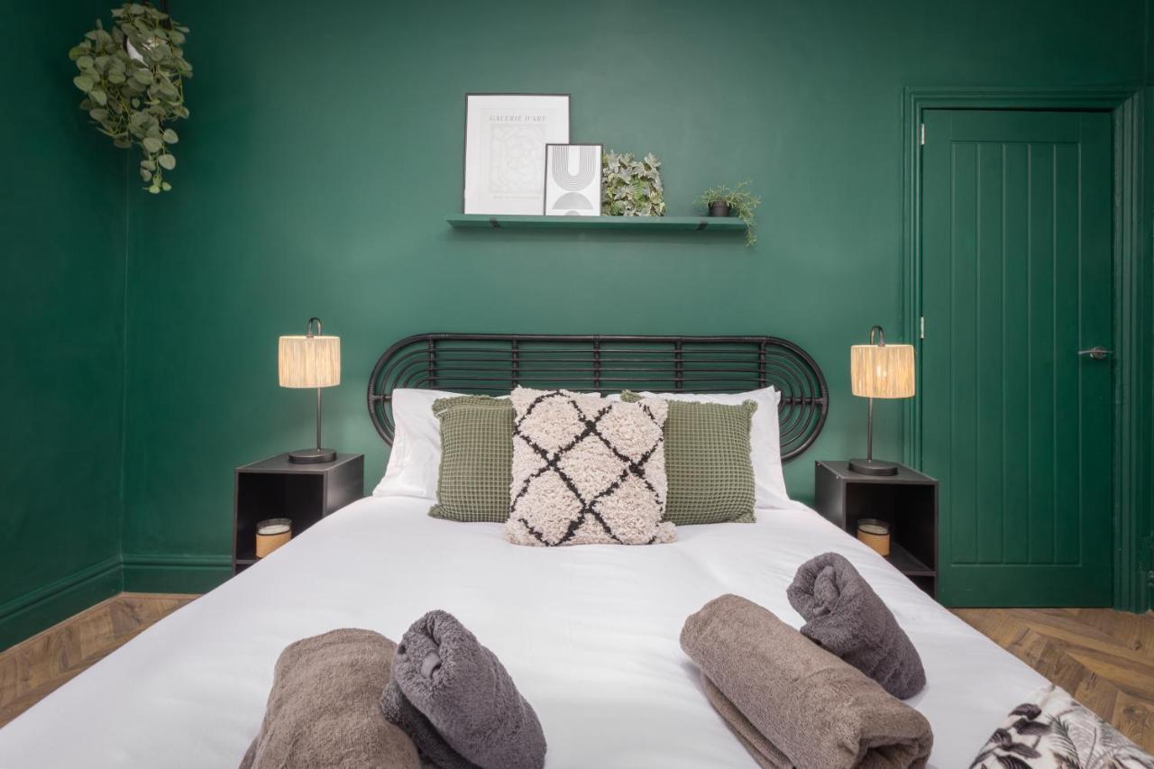 Stoneholme Short - Clare Street Apartment