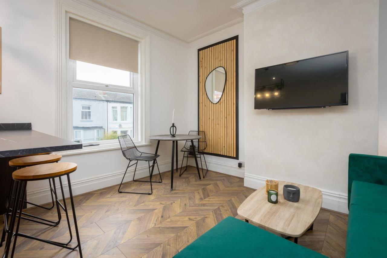 Stoneholme Short - Clare Street *
