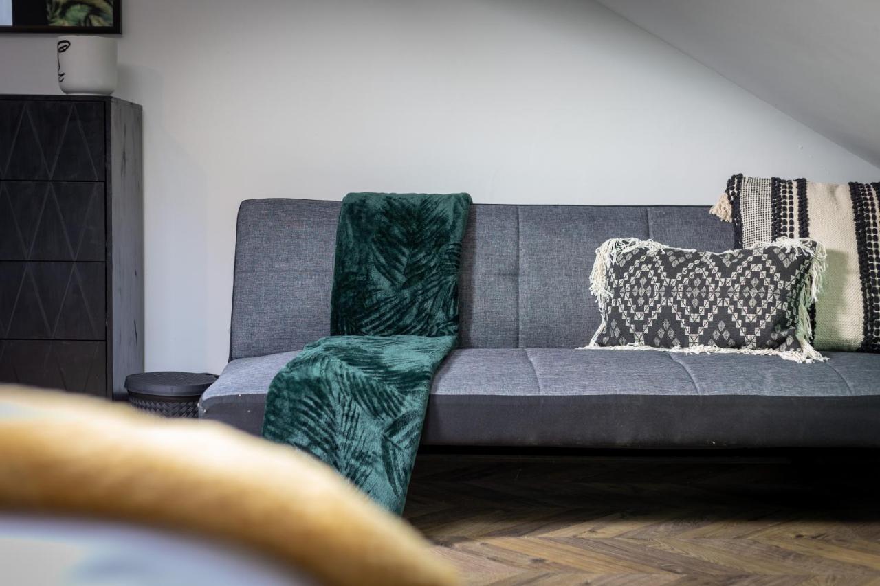 Stoneholme Short - Clare Street Apartment