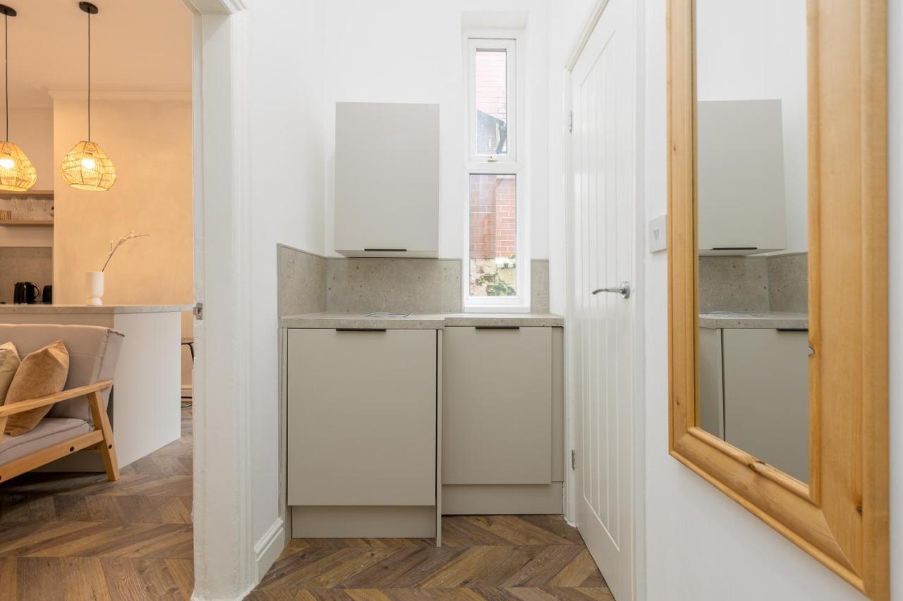 Stoneholme Short - Clare Street Apartment