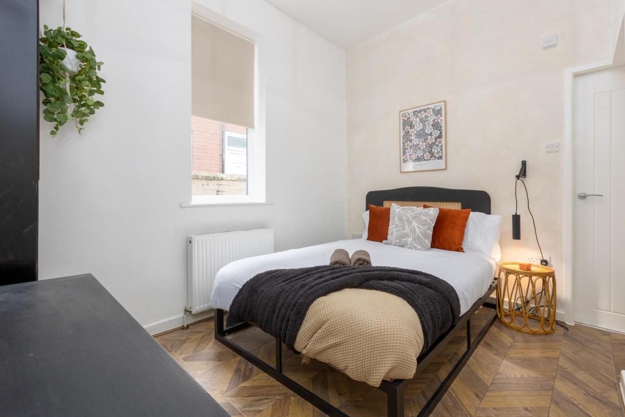 Stoneholme Short - Clare Street *