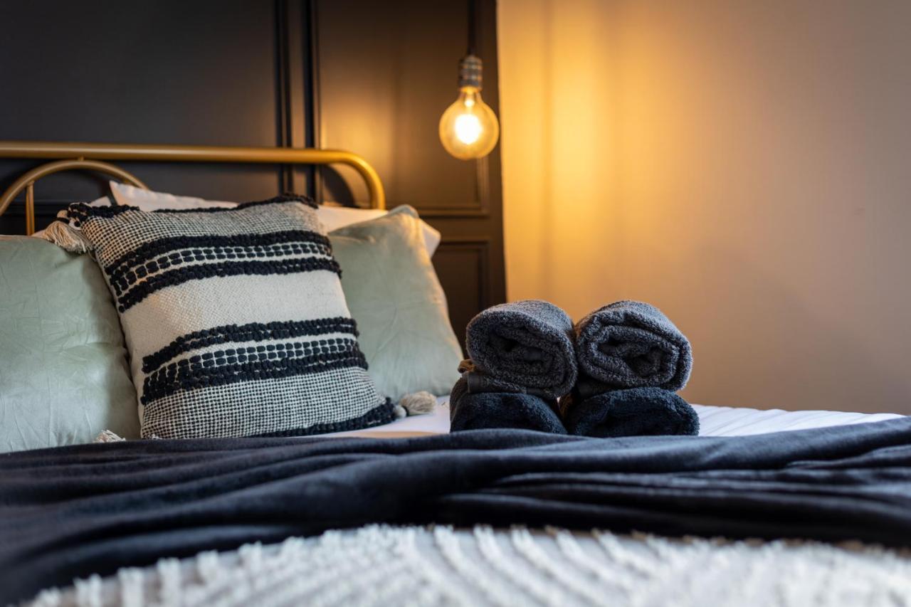 Stoneholme Short - Clare Street Apartment
